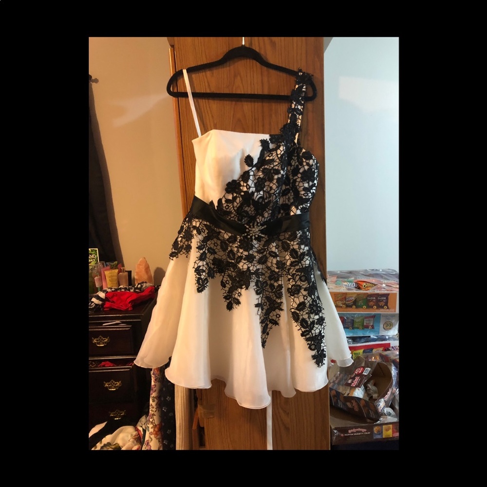 Black and white short prom dress